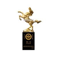 金馬水晶獎杯定制伯樂獎馬術賽飛馬造型優(yōu)秀員工企業(yè)獎杯定做刻字